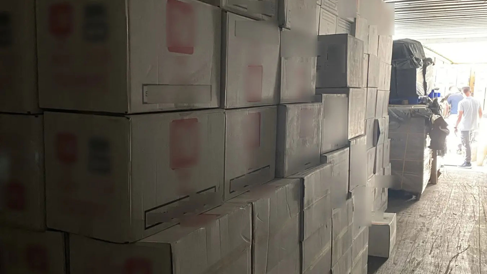 Ασπρόπυργος: 4 συλλήψεις για λαθραία τσιγάρα – Κατασχέθηκαν 640.000 πακέτα-3