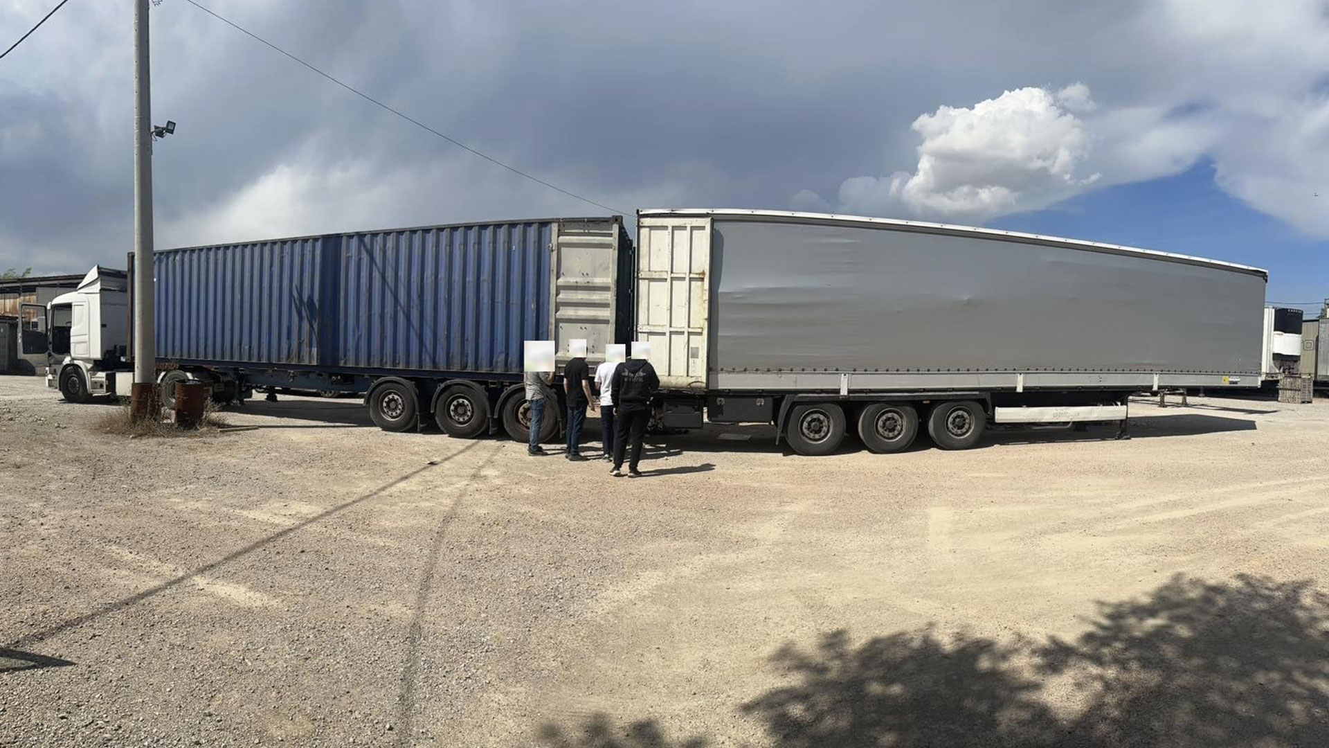 Ασπρόπυργος: 4 συλλήψεις για λαθραία τσιγάρα – Κατασχέθηκαν 640.000 πακέτα-2