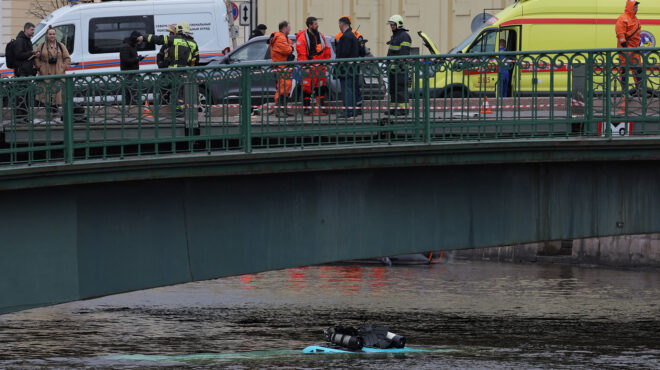 αγία-πετρούπολη-λεωφορείο-έπεσε-από-γ-563018851