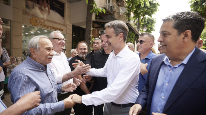 στην-αρτα-ο-κυρ-μητσοτάκης-συνοδευόμε-563043943