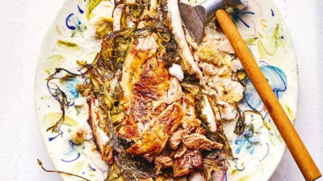 μπούτι-αρνίσιο-σε-κρούστα-αλατιού-563008222