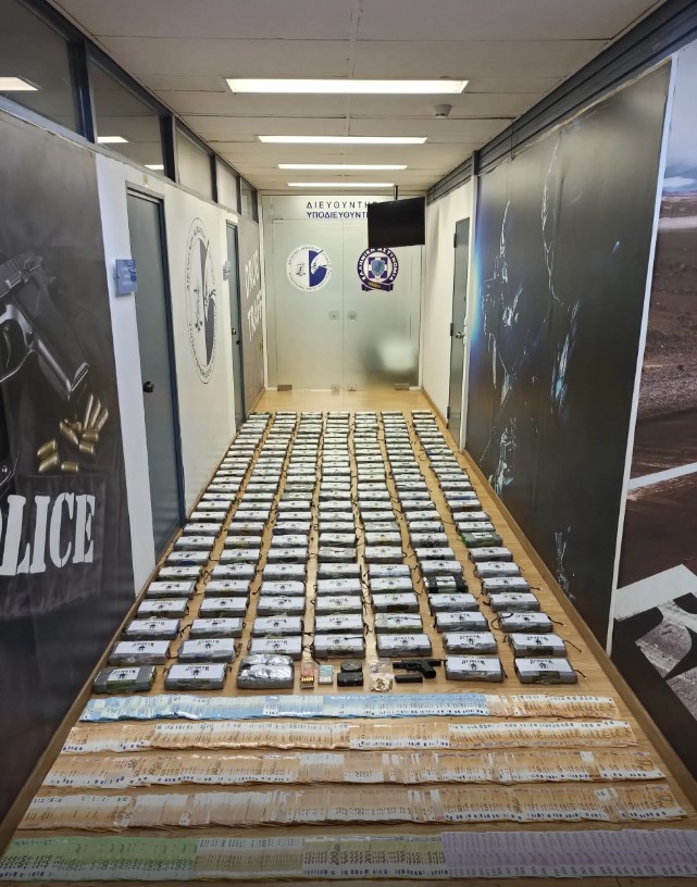 Πειραιάς: Τέσσερις συλλήψεις για τα κοντέινερ με την κοκαΐνη – Πώς δρούσε το διεθνές κύκλωμα-2