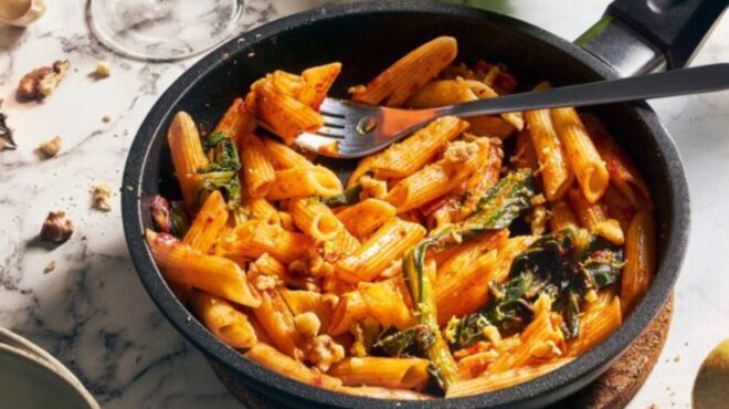 πένες-με-σέσκουλα-και-καρυδόψιχα-563013133