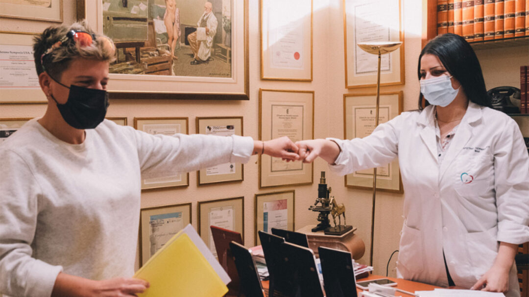 από-την-ιταλία-στην-ελλάδα-για-εξωσωμα-563018755