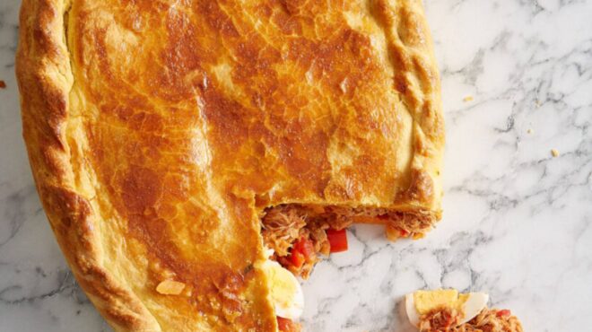 πίτα-με-τόνο-και-βραστά-αυγά-empanada-de-atun-563012770