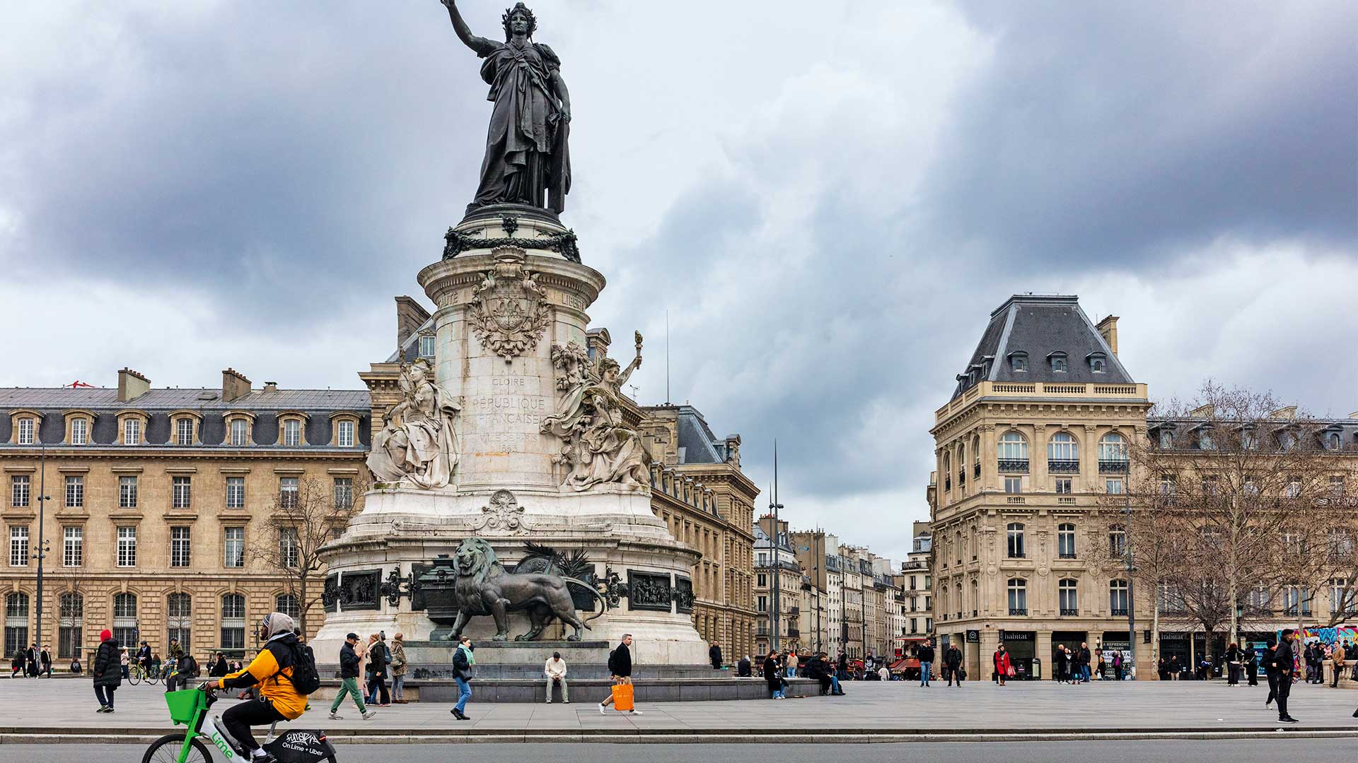 5 ξεχωριστές βόλτες σε γειτονιές του Παρισιού-7