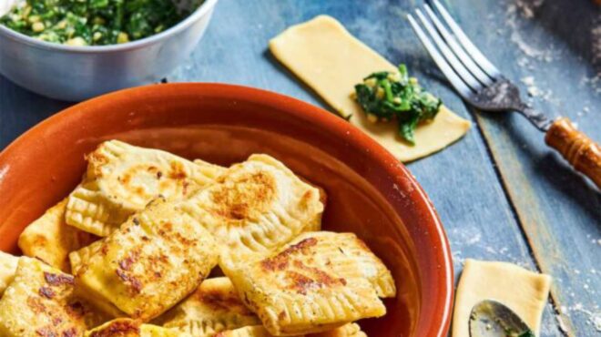 μπουρέκια-με-χόρτα-και-τυρί-563048563