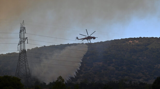 υπό-έλεγχο-η-φωτιά-στα-μέγαρα-χωρίς-μέτ-563044117