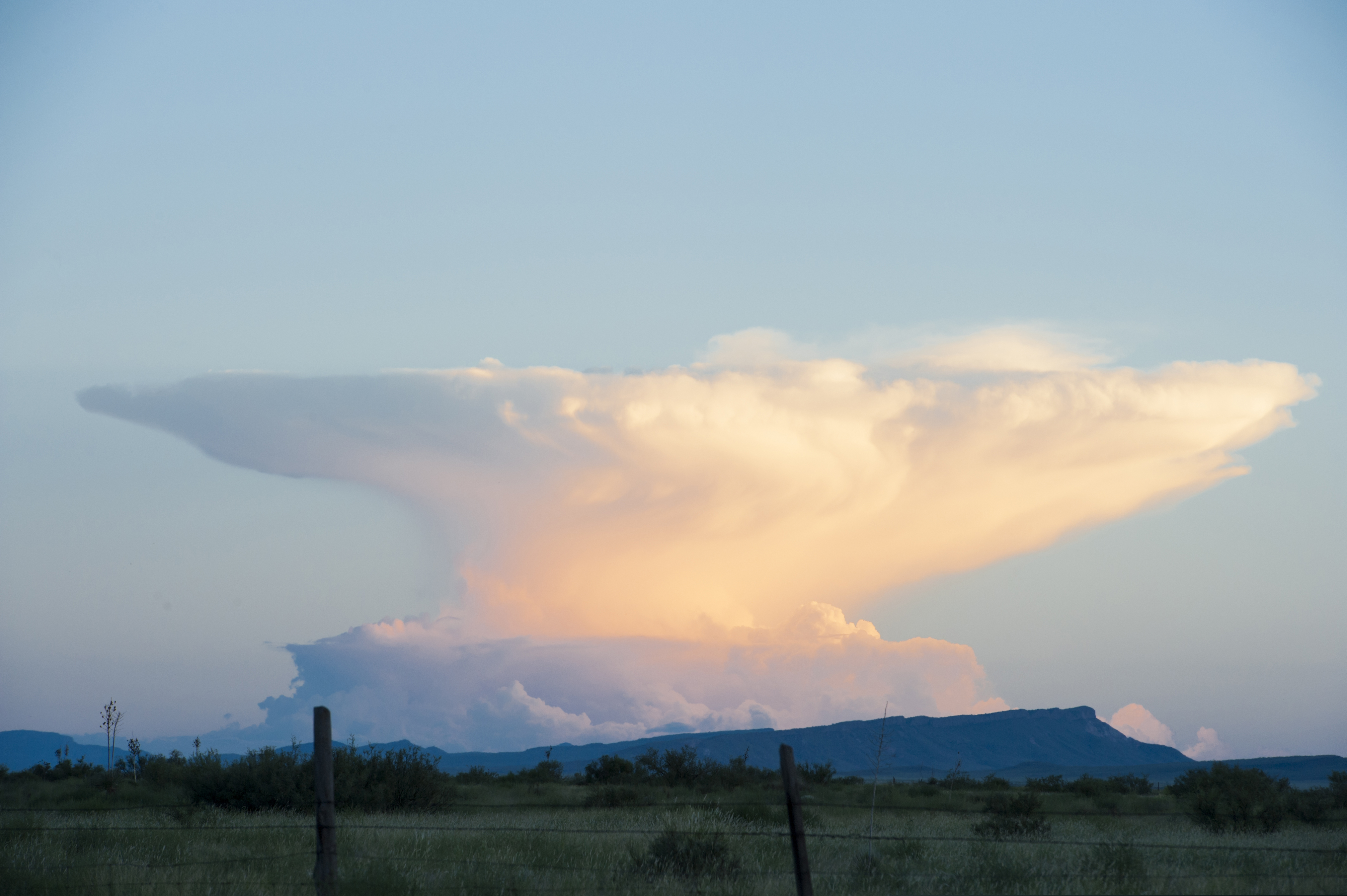 Γιγάντια, αιθέρια «μέδουσα» πάνω από την Αφρική – ή τι συμβαίνει όταν ένα μετεωρολογικό φαινόμενο πάει στραβά-2