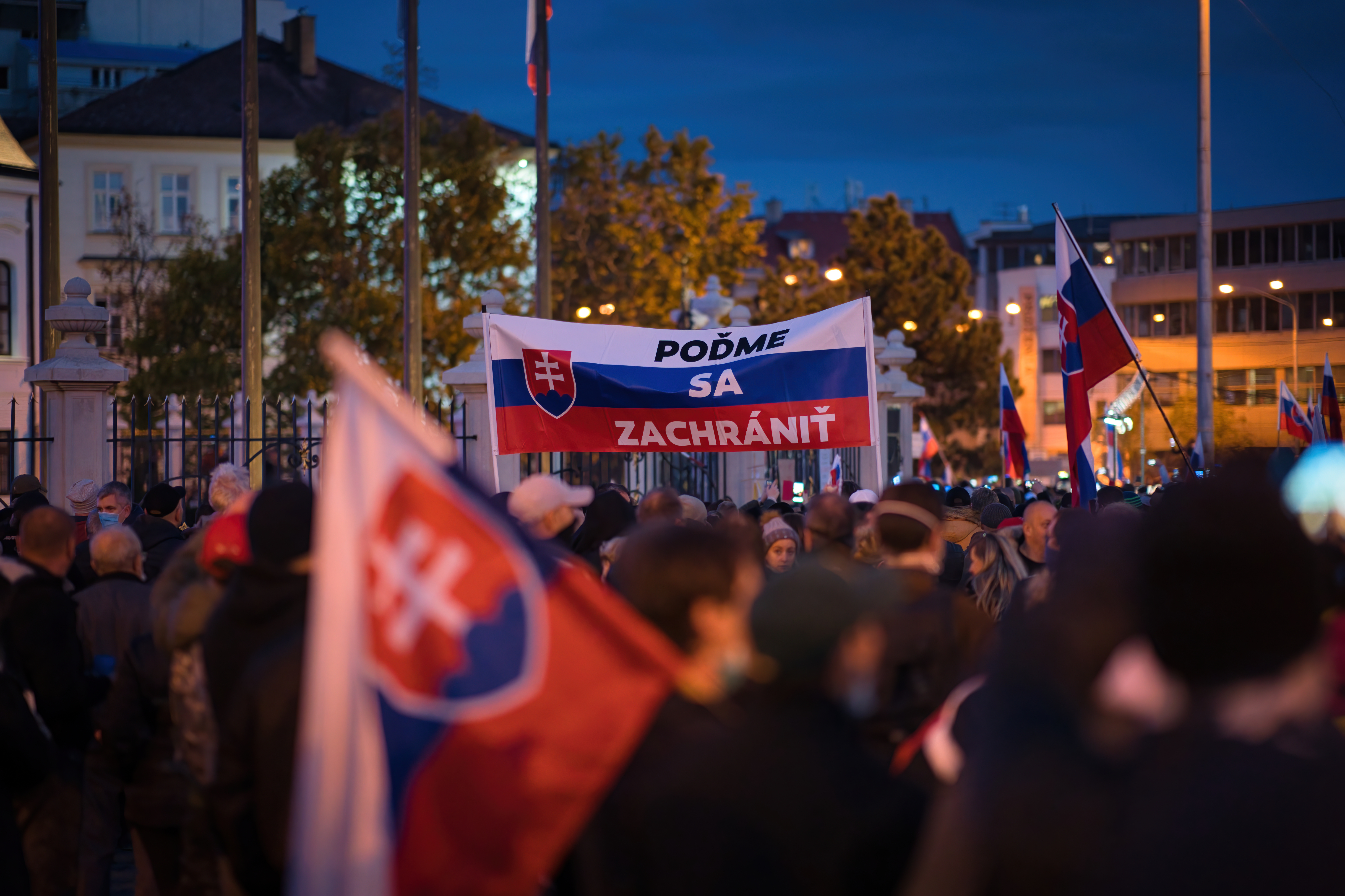 Η απόπειρα δολοφονίας Φίτσο και τα «σύννεφα» της πόλωσης στην Ευρώπη-5