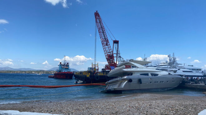 σπέτσες-ρυμούλκηση-της-θαλαμηγού-που-563012605