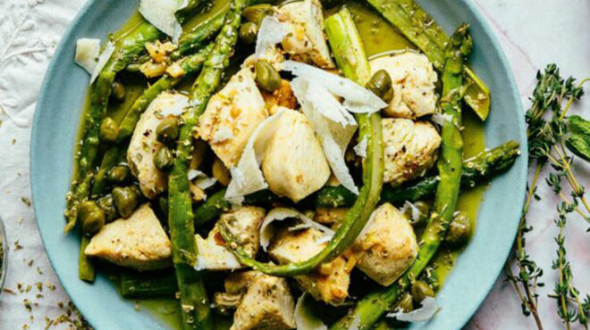 τηγανιά-κοτόπουλου-με-σπαράγγια-και-κ-563052451