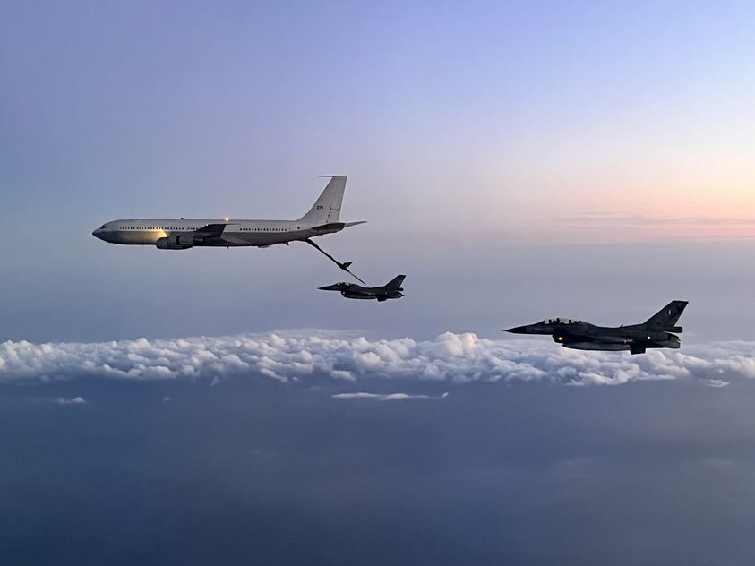 Εντυπωσιακή άσκηση Ελλάδας και Ισραήλ νότια της Κρήτης – Στις ΗΠΑ κλιμάκιο της Π.Α. για τα C-130-2