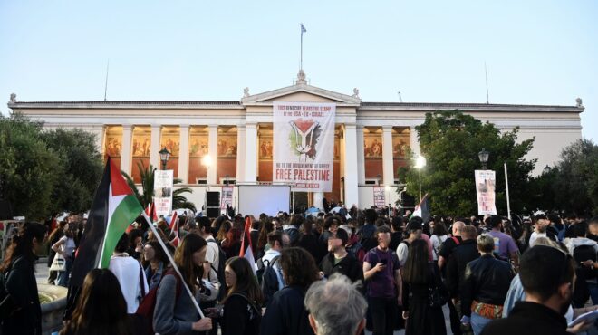 ολονυκτία-φοιτητών-στα-προπύλαια-για-563023126