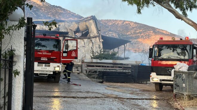 μαρκόπουλο-φωτιά-σε-αποθήκη-ξυλείας-563084347