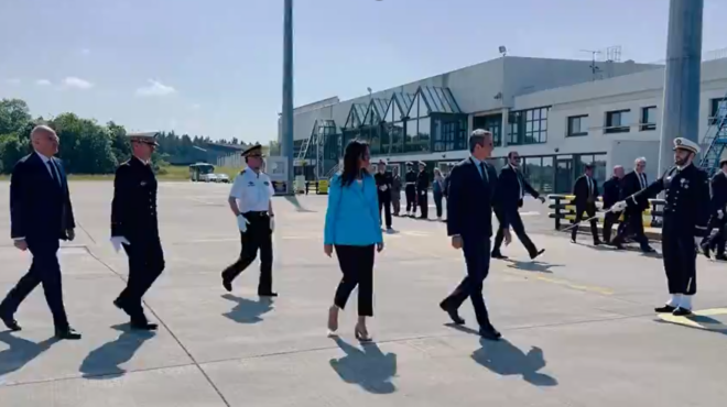 στα-ναυπηγεία-της-λοριάν-ο-πρωθυπουργ-563063365