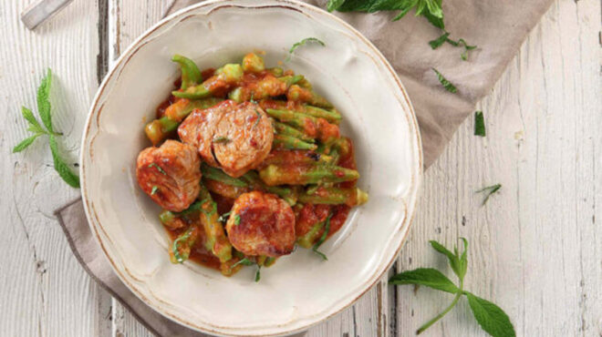 χοιρινό-κοκκινιστό-με-μπάμιες-μια-πολ-563097640