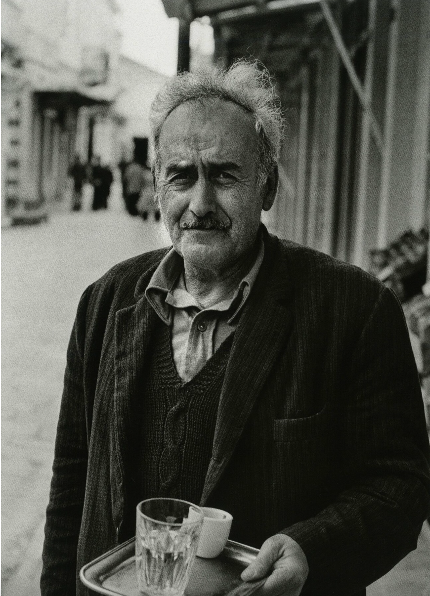 «Βλέπεις το σπίτι με τα καφέ παντζούρια; Είναι το σπίτι μας»-3