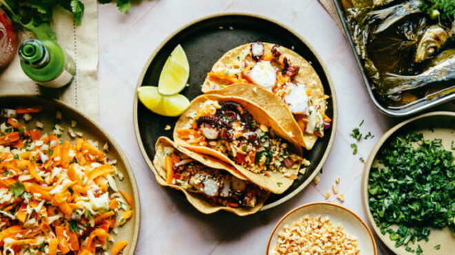 tacos-με-χταπόδι-και-σαλάτα-563099557