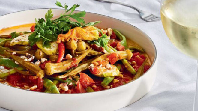 κολοκυθάκια-μπάμιες-και-φασολάκια-ψη-563099551