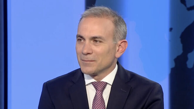 να-ξεφύγουμε-από-τη-βιτρίνα-των-διακρ-563098054