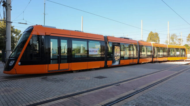 φιξ-άνδρας-έπεσε-στις-γραμμές-του-τραμ-563065537