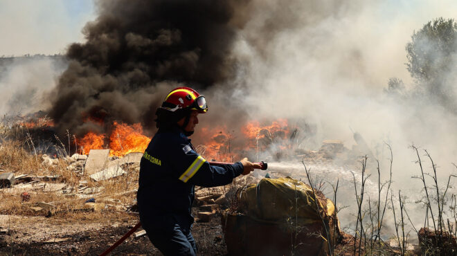 μάχη-με-τις-φλόγες-σε-αττική-αργολίδα-563087086