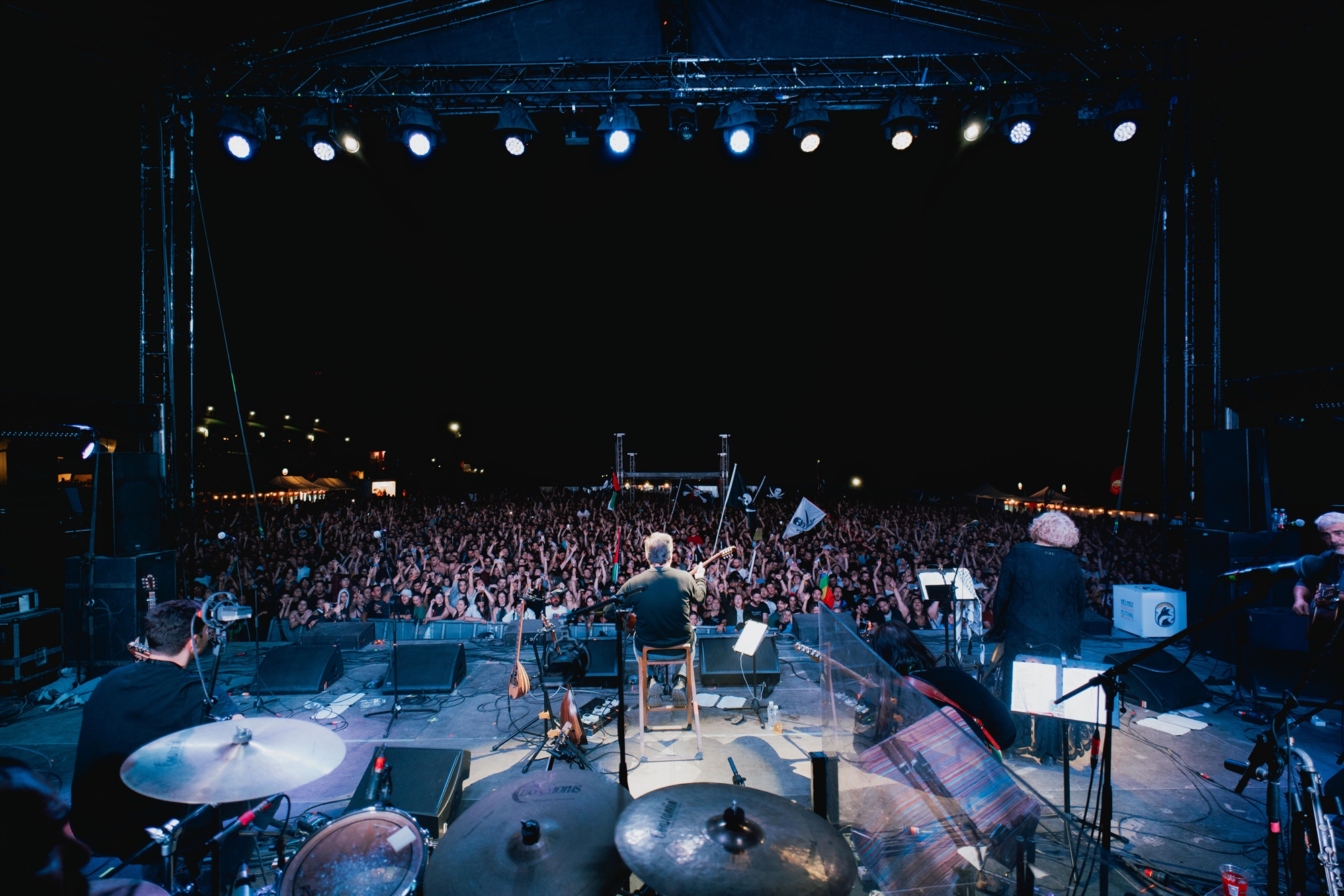 Χιλιάδες ανέβηκαν στον Χελμό – Τραγούδια που έγιναν ύμνοι-1