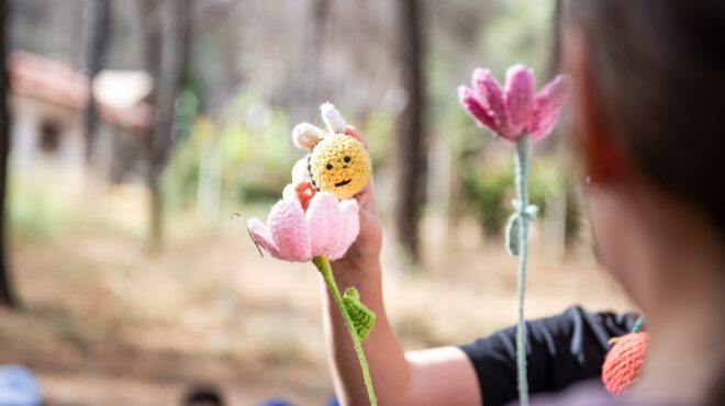 η-helleniq-energy-συστήνει-τον-μαγικό-κόσμο-των-μελ-563089147