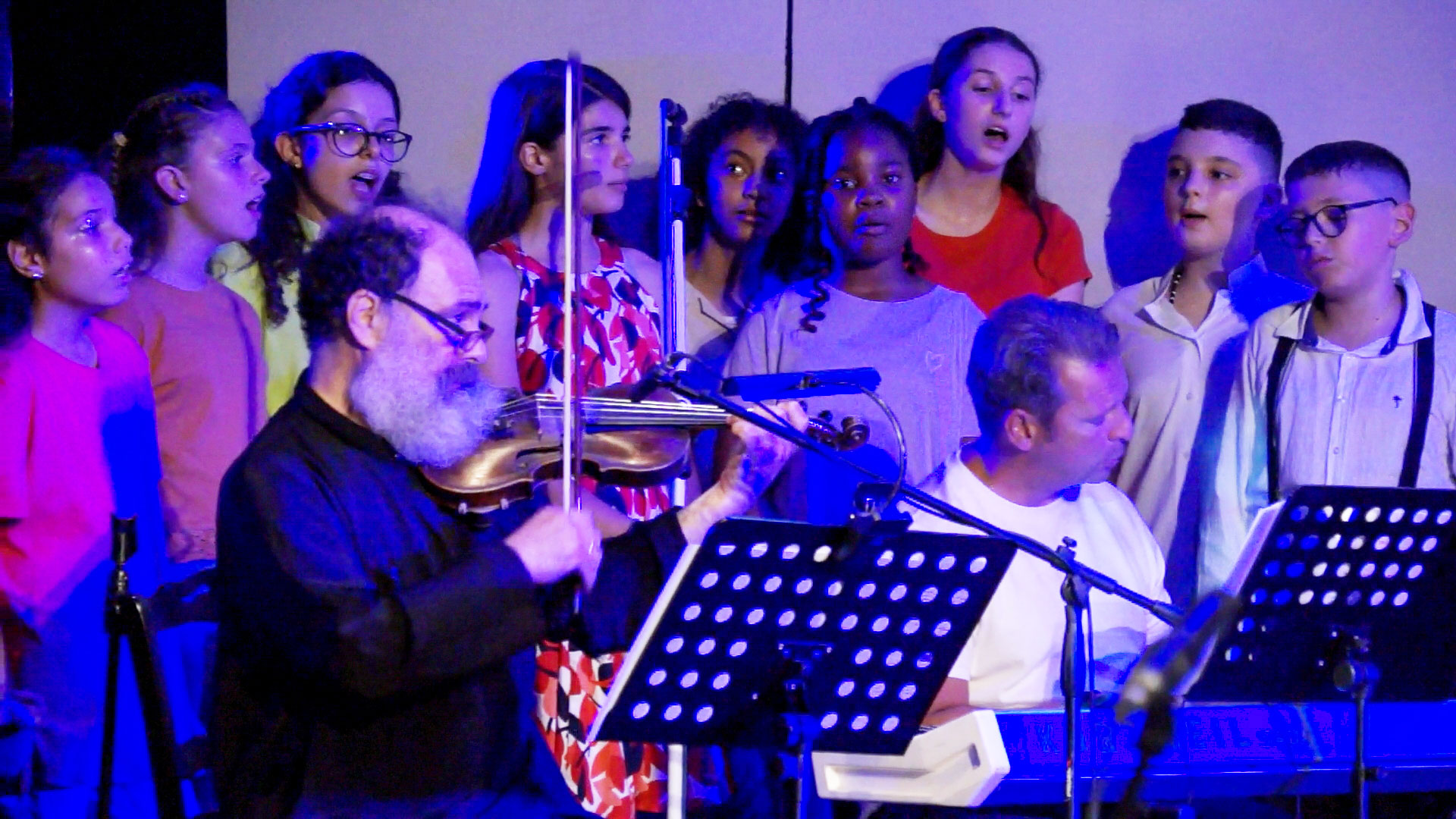 Μαθαίνοντας με Θεοδωράκη – «Και περπατώ στα ξένα»-2