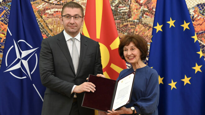 οι-λεονταρισμοί-και-τα-αδιέξοδα-των-σκ-563092873