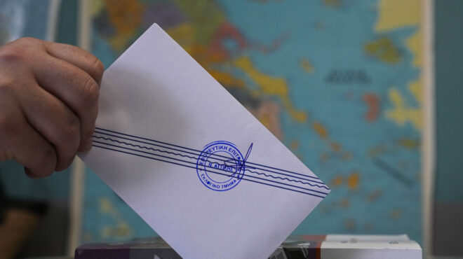 σκληρή-σύγκρουση-κομμάτων-στη-δεξιά-563055781