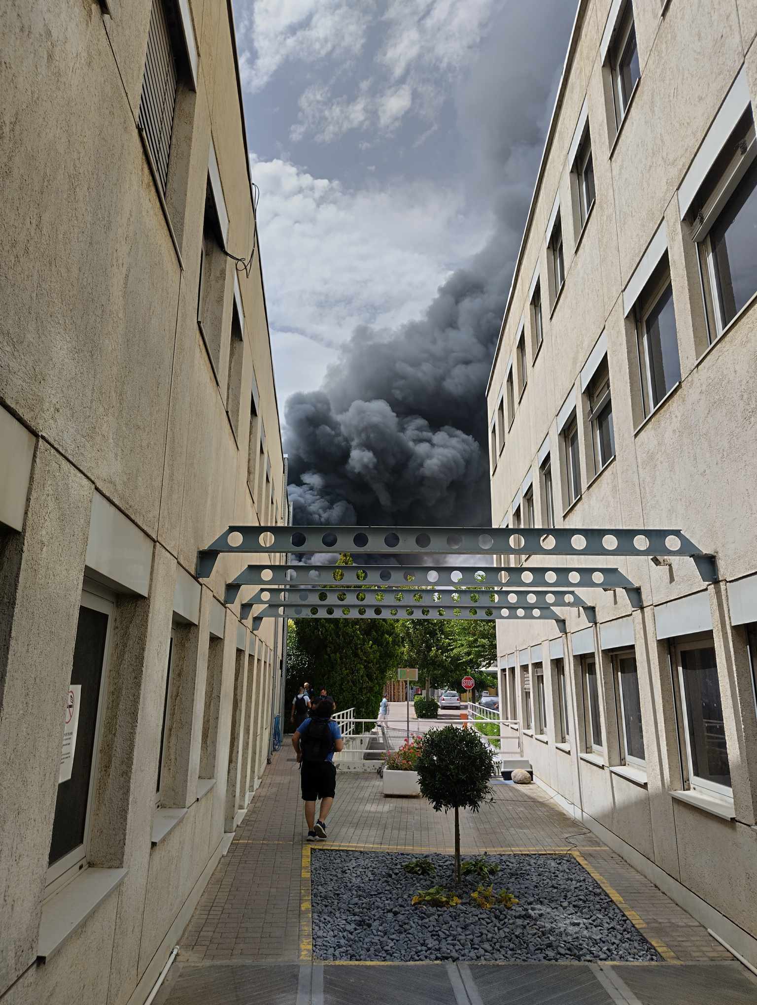 Εκρηξη και φωτιά σε εργοστάσιο στην Κάτω Κηφισιά-3