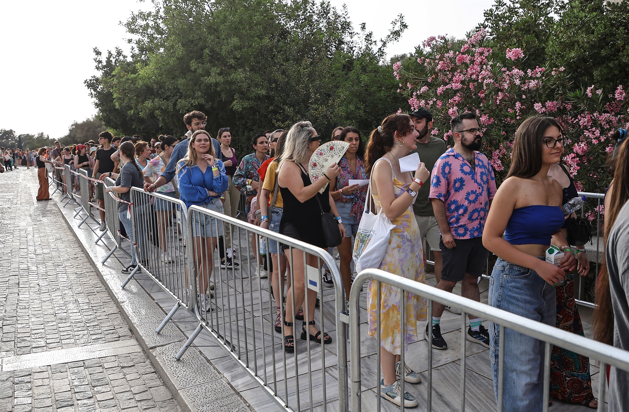 Βιντεοκλίπ με ουρές στο Ηρώδειο: το κερασάκι στην αθηναϊκή τούρτα των Coldplay-1