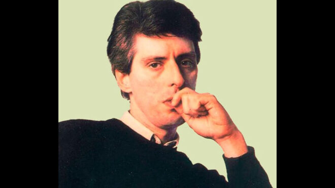 νέοι-άνθρωποι-αγοράζουν-τα-βιβλία-το-563086750