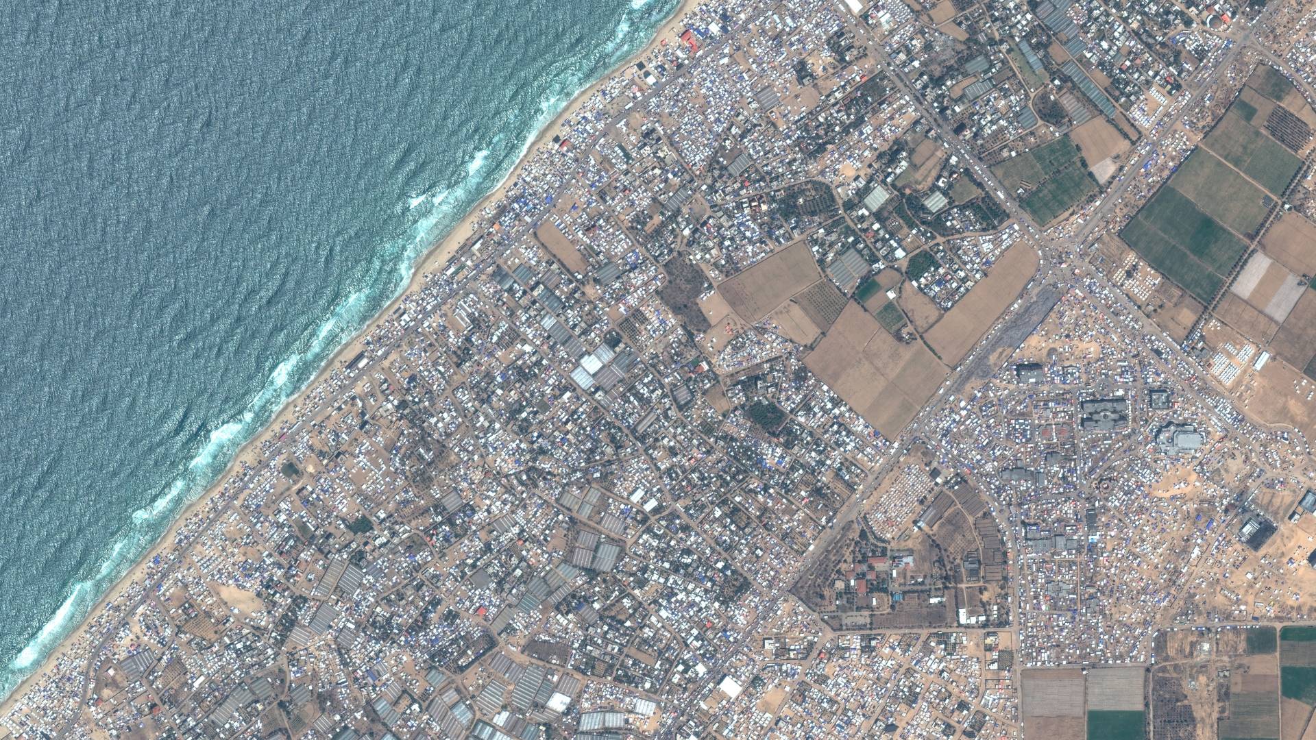 Γάζα: «Φρικτές» οι συνθήκες διαβίωσης στην Αλ Μαουάσι – Μία τουαλέτα για 4.000 ανθρώπους-1