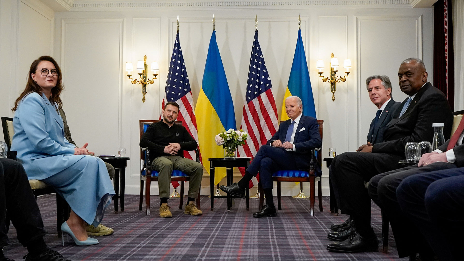 Μπάιντεν σε Ζελένσκι: Συγγνώμη για τις καθυστερήσεις στο Κογκρέσο-1