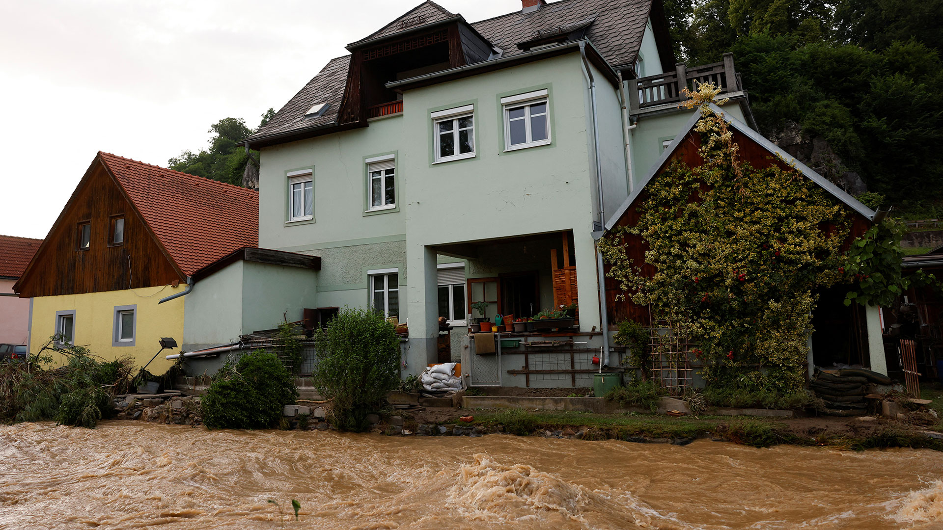 Αυστρία: Σοβαρές ζημιές από τις ισχυρές καταιγίδες – Ενας αγνοούμενος-5