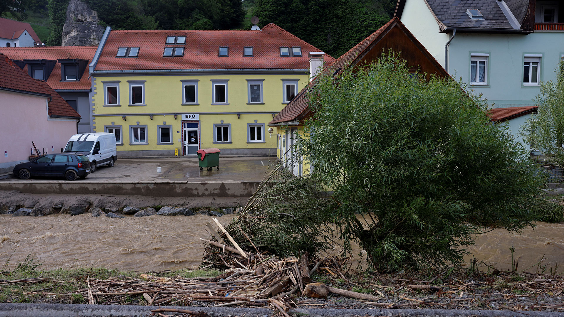 Αυστρία: Σοβαρές ζημιές από τις ισχυρές καταιγίδες – Ενας αγνοούμενος-4