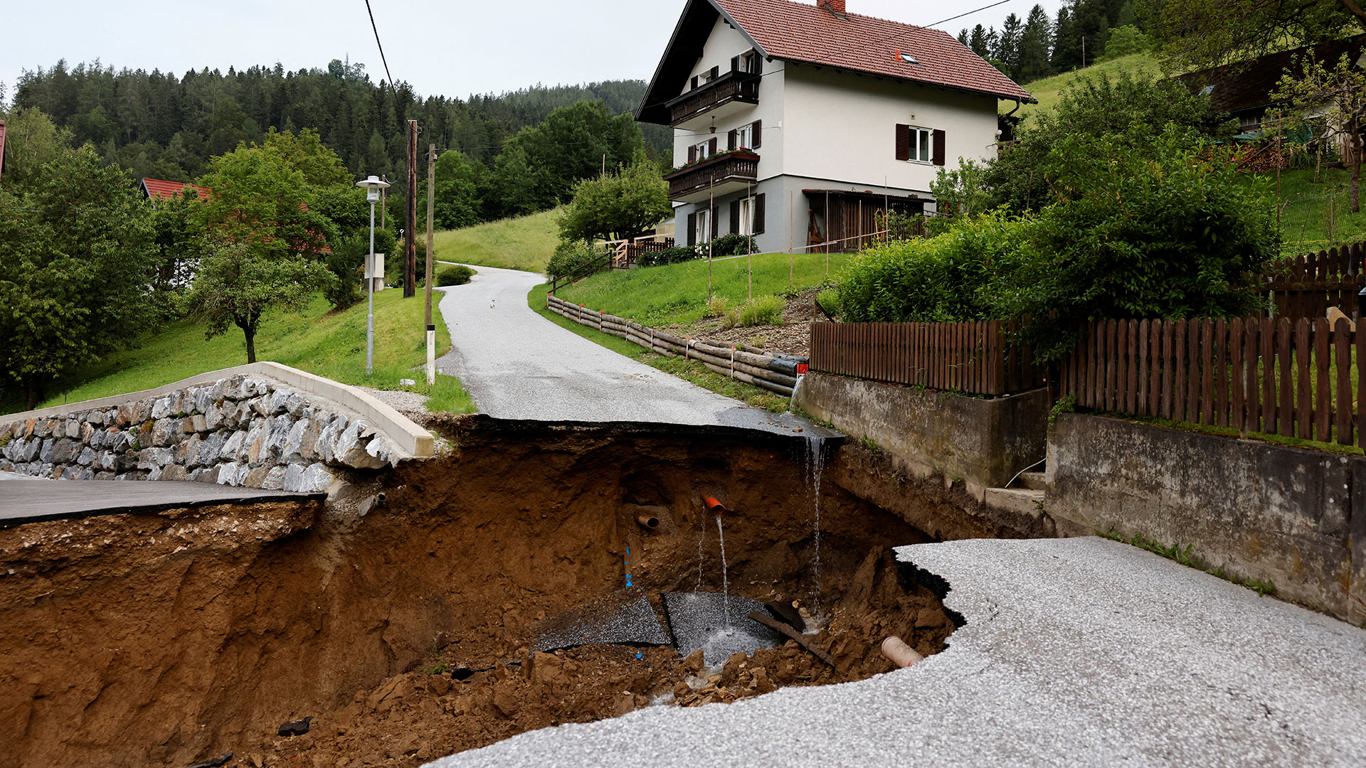 Αυστρία: Σοβαρές ζημιές από τις ισχυρές καταιγίδες – Ενας αγνοούμενος-3