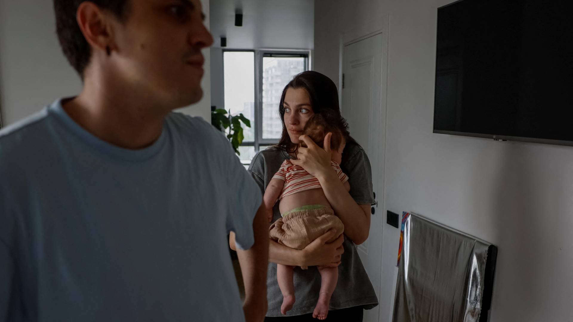 Χωρίς ρεύμα και νερό οι κάτοικοι του Κιέβου: «Τα μπλακάουτ είναι τα χειρότερα» (εικόνες)-1