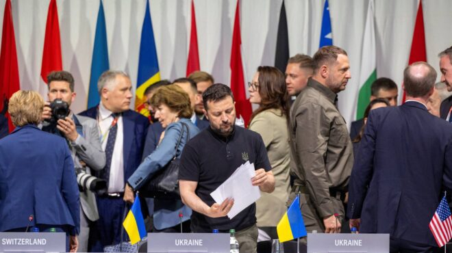 ουκρανία-στρωμένος-με-πολλά-αγκάθια-ο-563082772