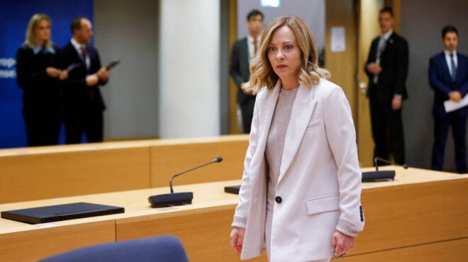 ε-ε-η-ενίσχυση-μελόνι-ανακατεύει-την-τ-563088484