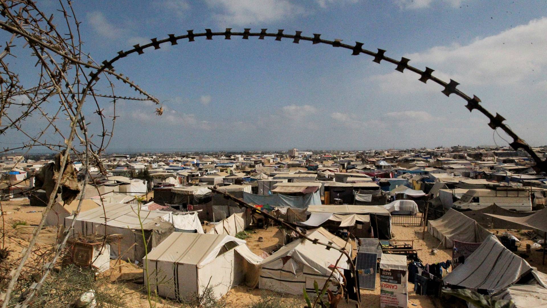 Γάζα: Πλήγματα σε καταυλισμούς προσφύγων – Δύο περιοχές στο στόχαστρο των Ισραηλινών-2