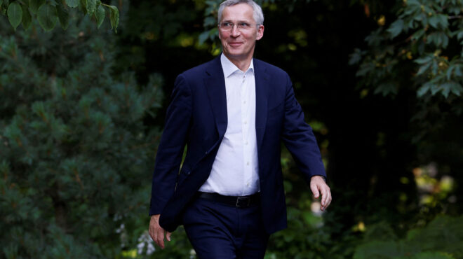 νατο-ο-στόλτενμπεργκ-χαιρετίζει-την-α-563089429