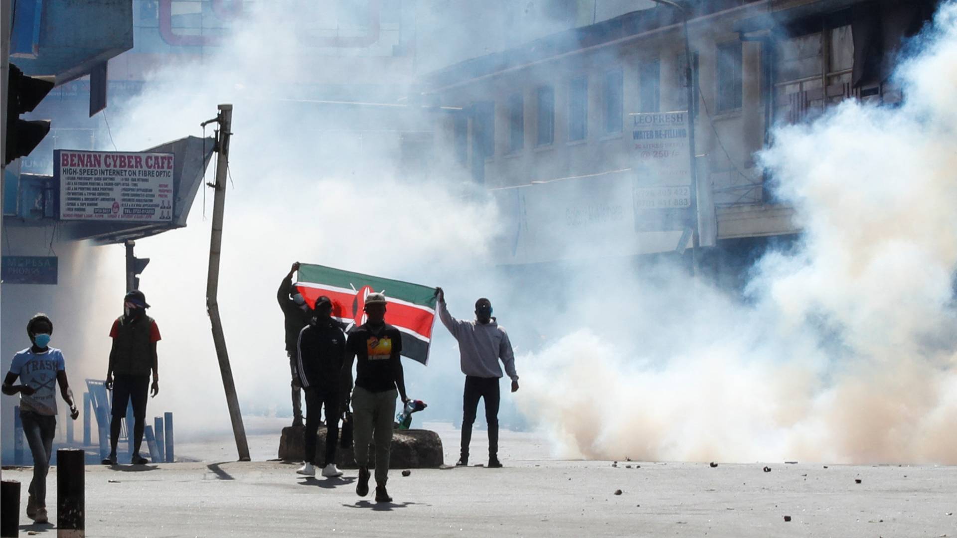 Κένυα: Τι πυροδότησε τις βίαιες διαδηλώσεις; – 23 νεκροί, στις φλόγες το Κοινοβούλιο-4
