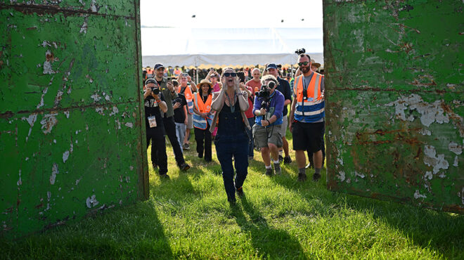 επιτέλους-ανοίξανε-563096749