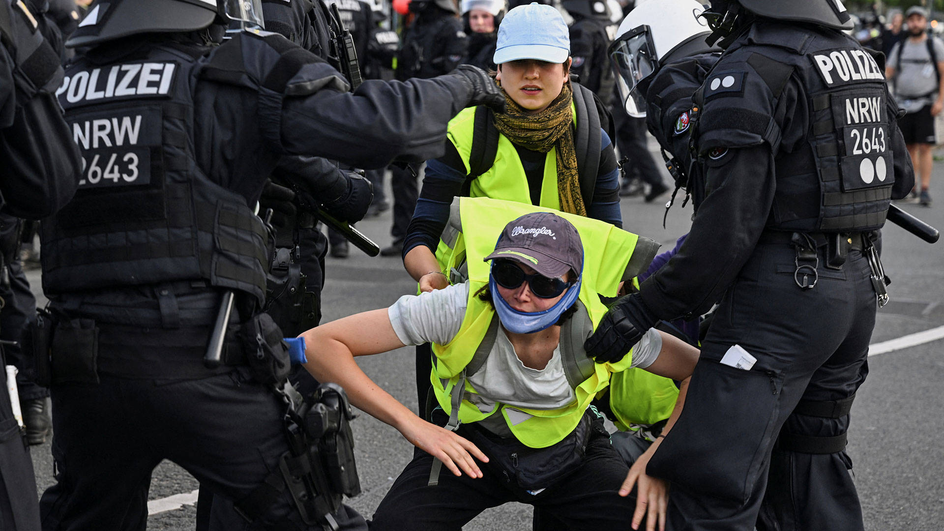 Γερμανία: Βίαια επεισόδια κατά του συνεδρίου της AfD-6