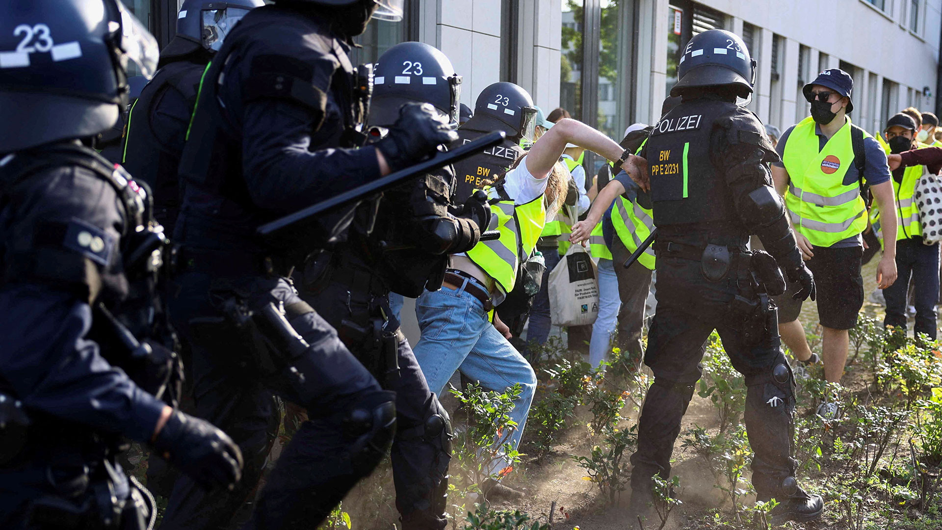 Γερμανία: Βίαια επεισόδια κατά του συνεδρίου της AfD-4