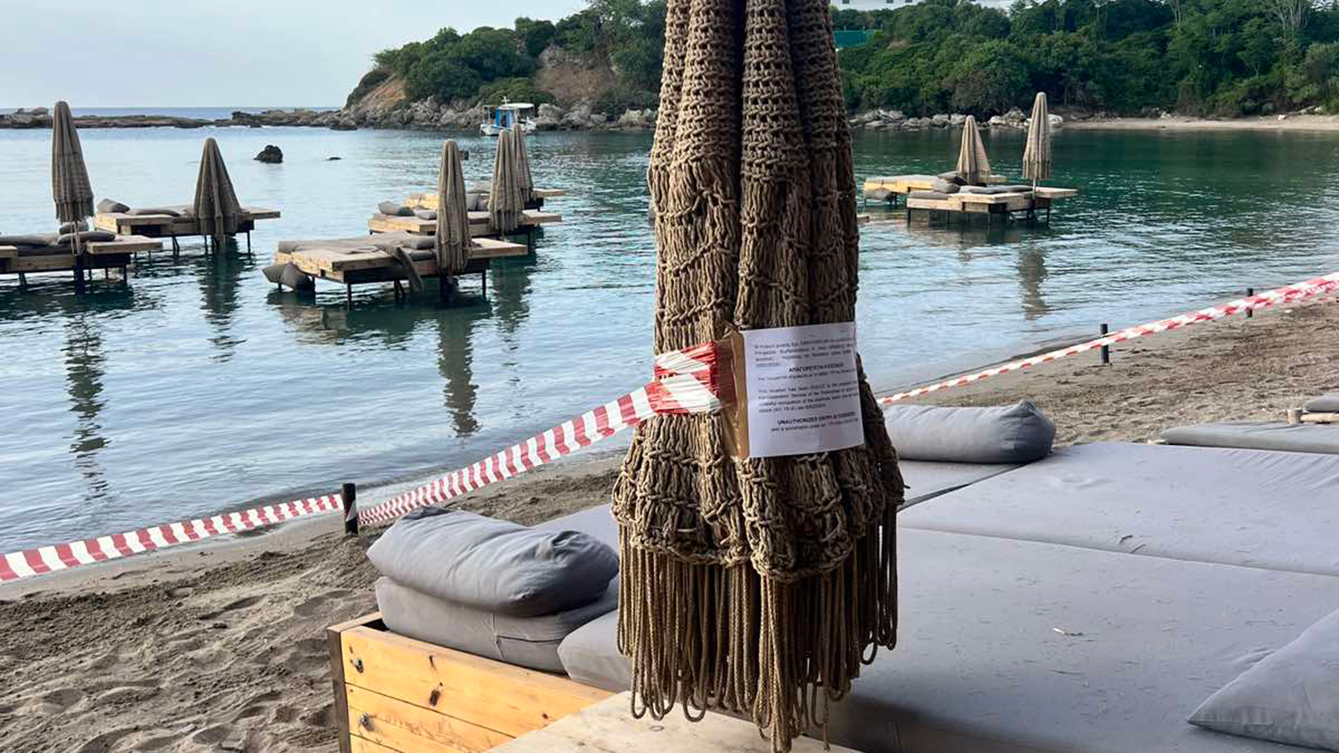 Ρόδος: Εβαλαν «λουκέτο» στο μπιτς μπαρ με τα θαλάσσια κρεβάτια (φωτογραφίες)-4